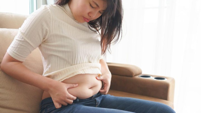 Cara mengecilkan perut buncit bisa Anda lakukan secara sehat tanpa perlu diet ekstrem. Penasaran bagaimana caranya? Yuk, langsung simak selengkapnya disini!